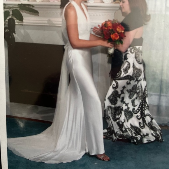 Vera Wang Silk Wedding Gown - size 10 - ivory - 2G144 - Picture 12 of 14